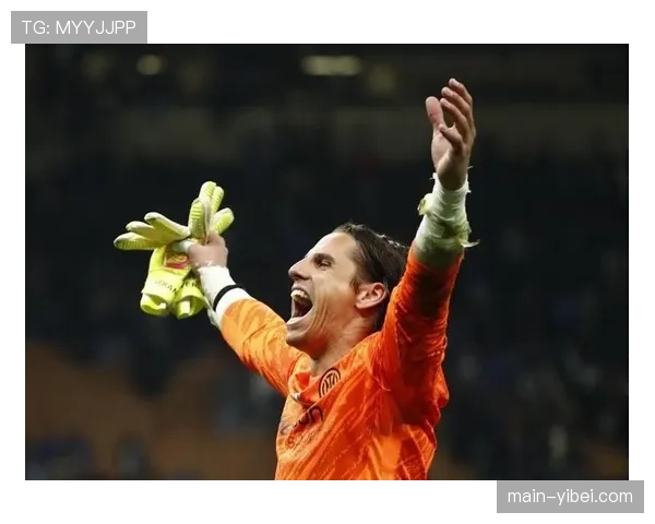 特写瞬间：国米门将索默大声呼喊，指挥整条防线在角球防守中从前点区域防守切换为人盯人